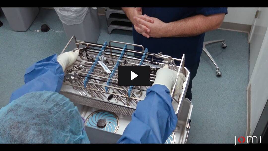 Video preload image for बाँझ सर्जिकल उपकरण कंटेनरों को खोलना