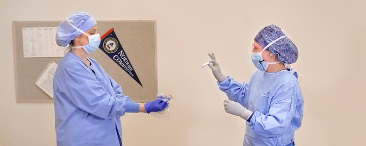 passing-specimens-to-a-circulator-from-a-sterile-field