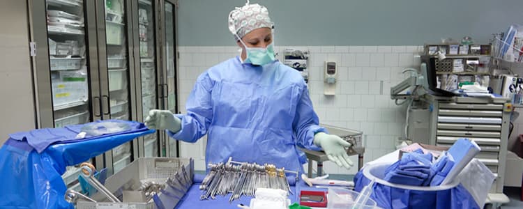 surgical-technologist-prepares-the-or-for-a-case